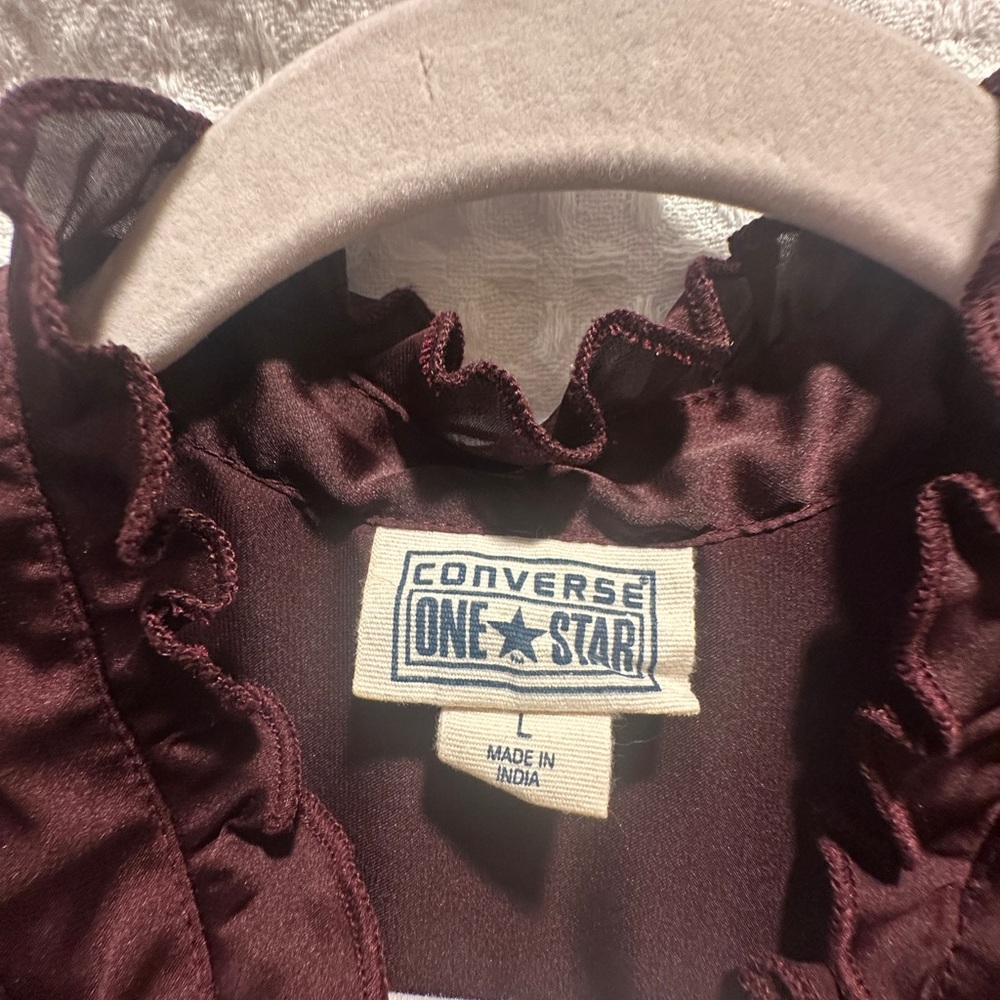 Converse Blouse Chic Maroon Ruffled Design - Picture 2 of 4